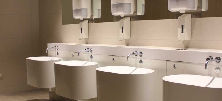 Toiletgroepen-vertrekhallen-schiphol-airport-denekamper-metaal-industrie-1.jp4